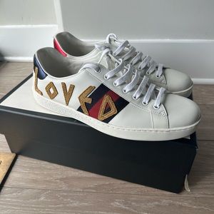 Gucci white leather red & blue on the back with loved on each shoe US sz 11.5